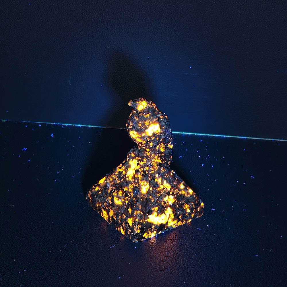 Yooperlite Pyramid Crow Carving