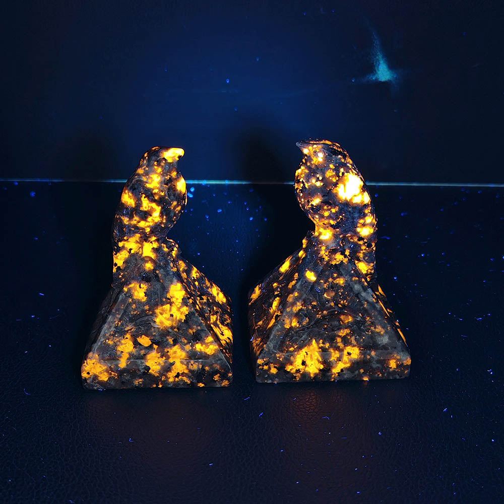 Yooperlite Pyramid Crow Carving