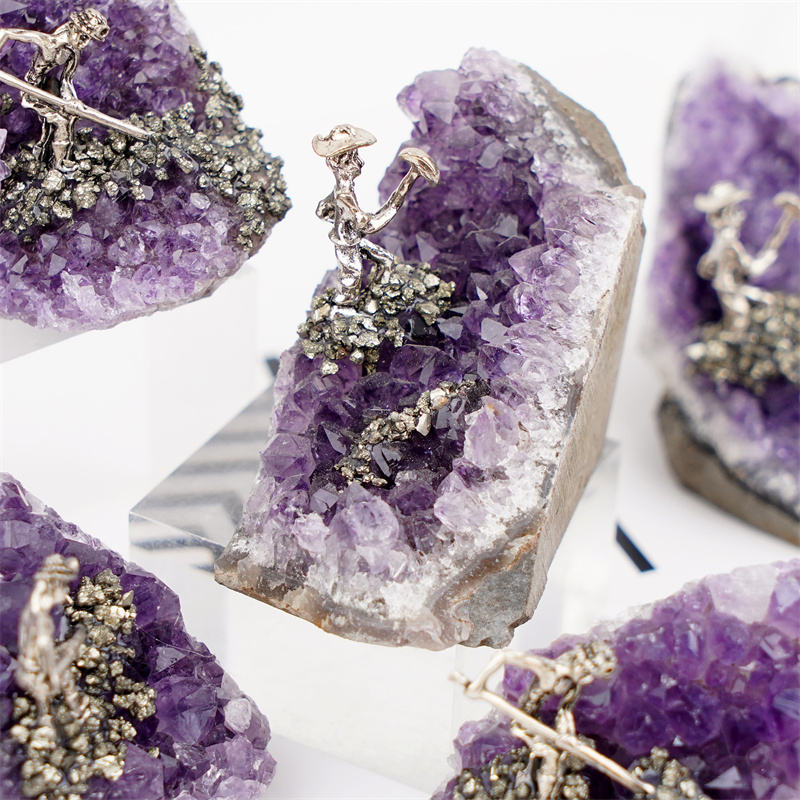 Amethyst Cluster Miner Ornament-1KG