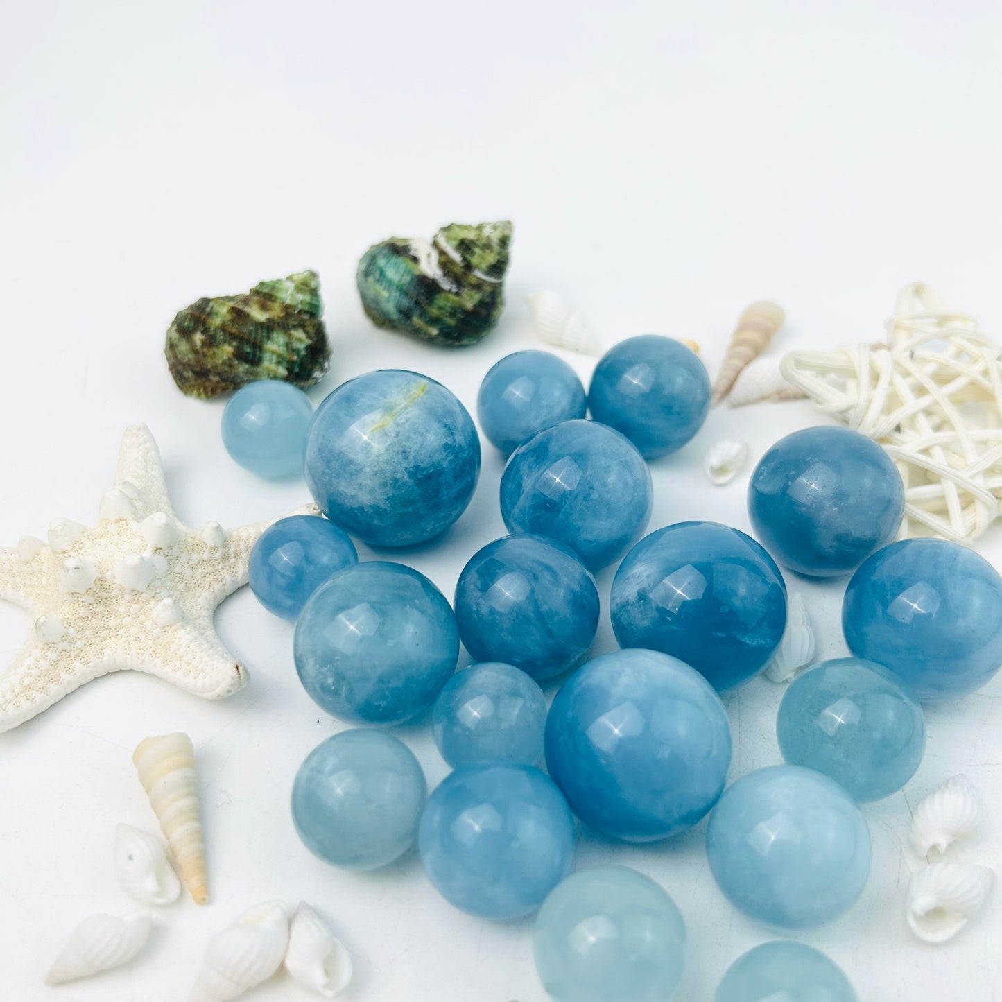 Wholesale Aquamarine Crystal Sphere Small And Light And Beautiful For A Gift Box